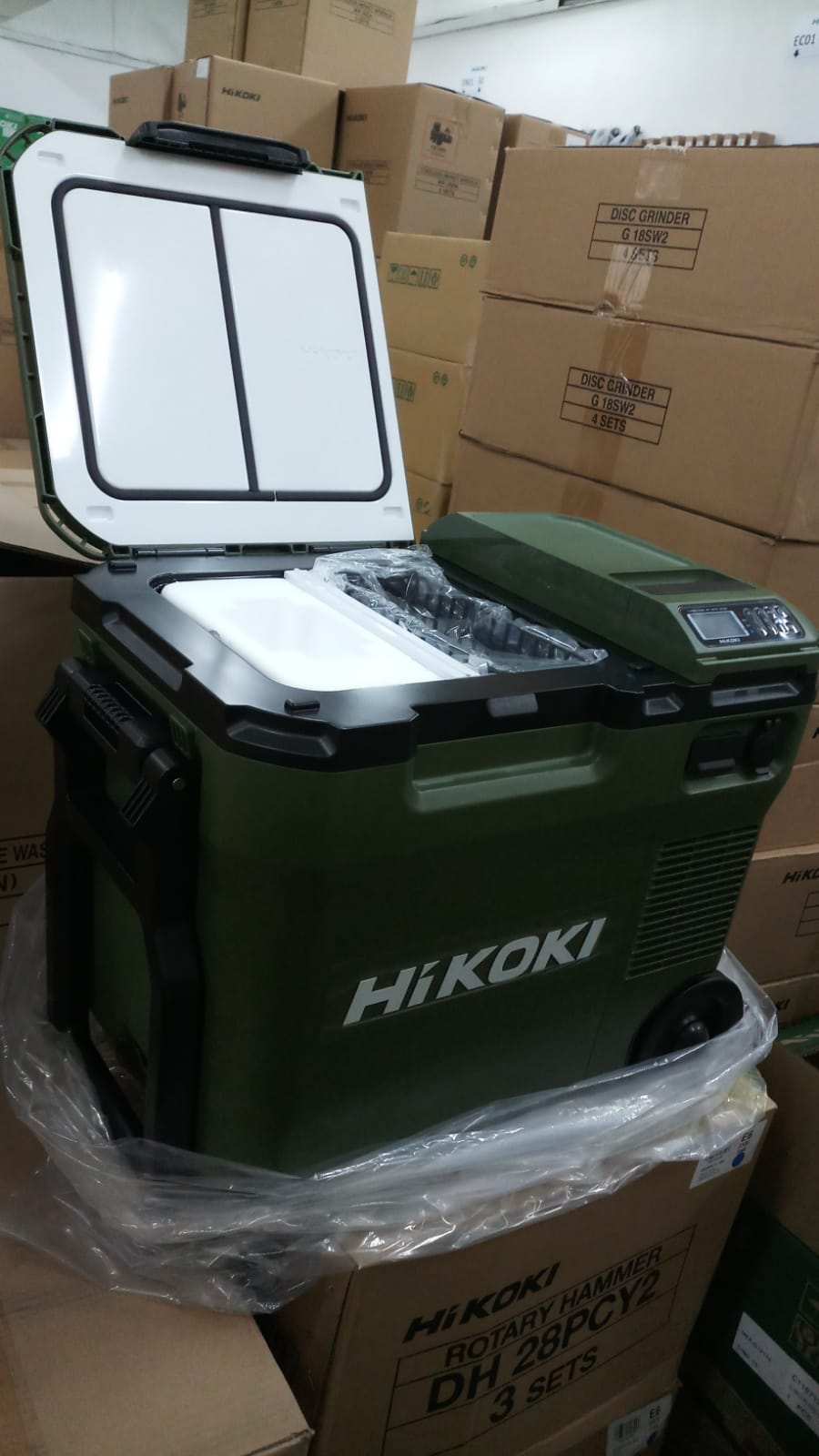 Japan limited edition HiKOKI 18V wireless heating and cooling military green. UL18DC mini refrigerator (in stock)